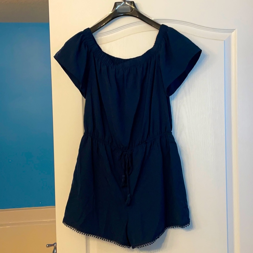 Cute Navy Romper. Juniors size Large